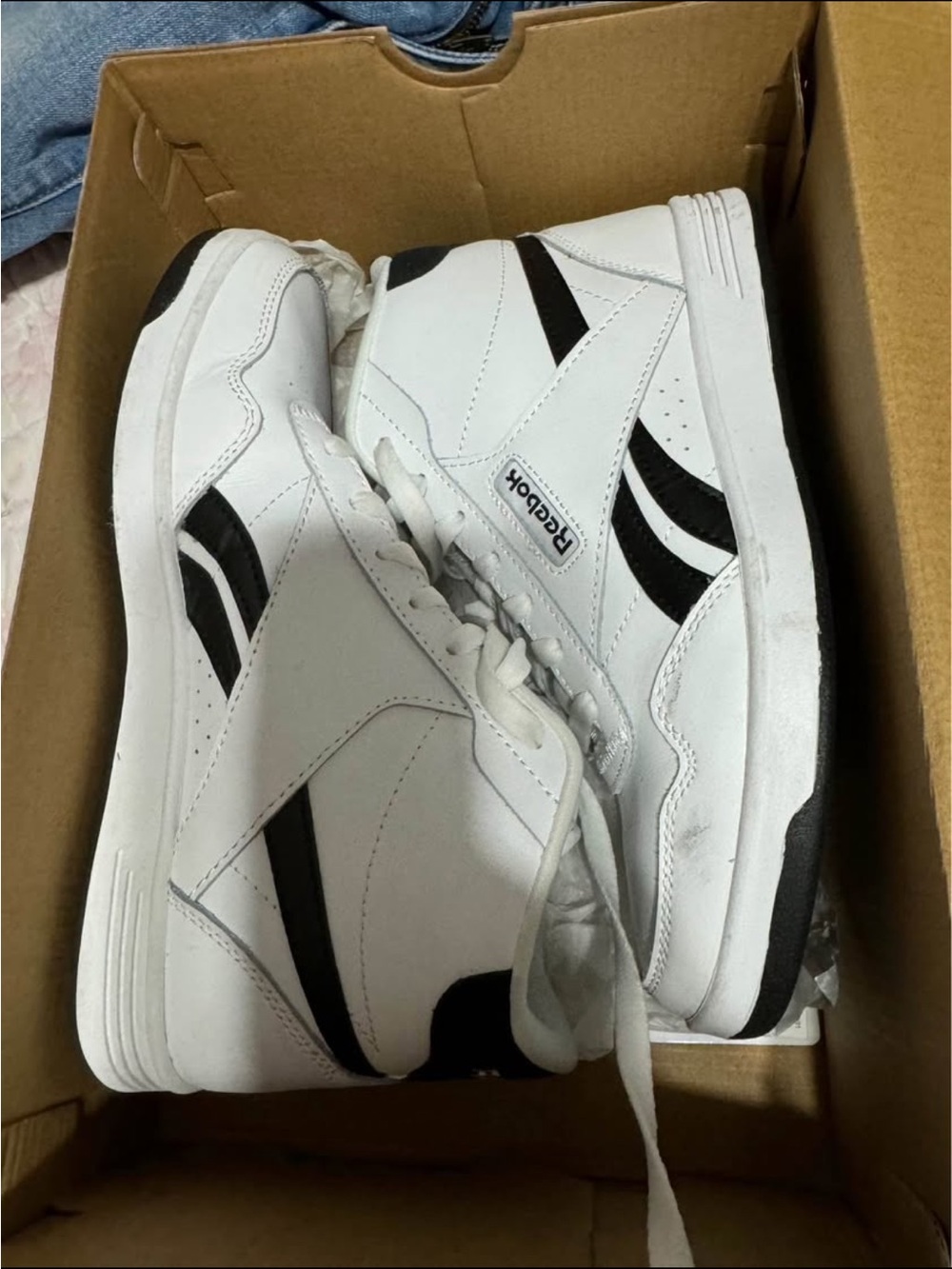 Reebok Men's White and Black Mid-Top Athletic Shoes